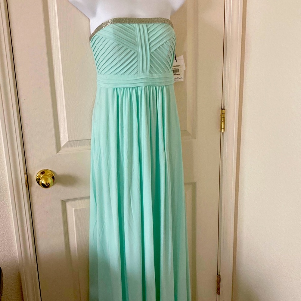 Formal Mint green gown Calvin Klein full length women’s size 4 *new with tags*